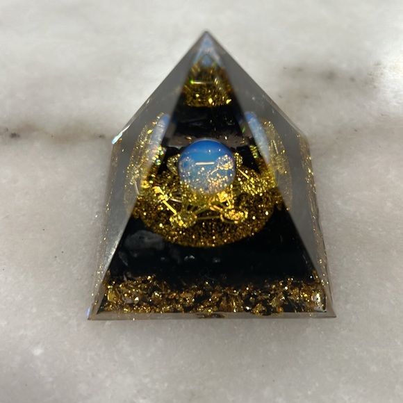Cleanse Opaline and Onyx Orgonite Pyramid - Picture 2 of 6